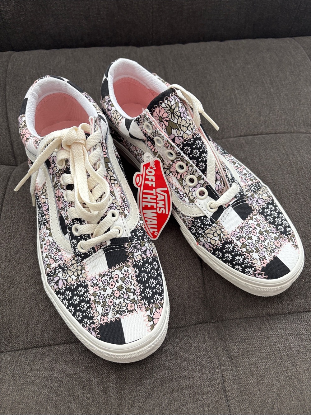 Vans Women's Floral Patchwork Old Skool Sneakers - Black/Pink/Cream - Picture 2 of 7